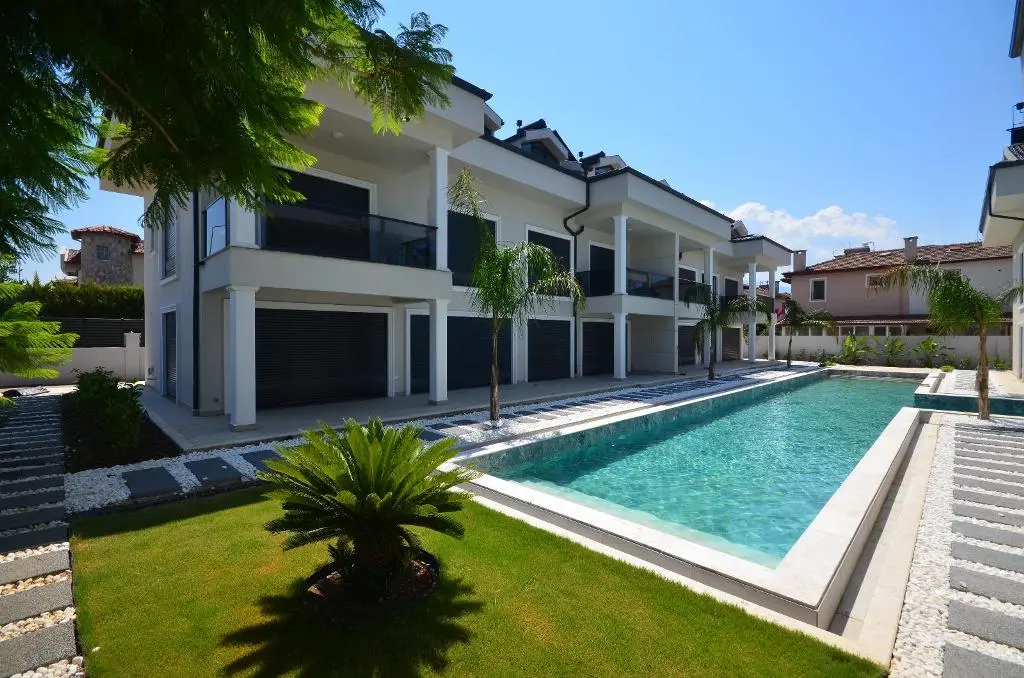 Calis real estate